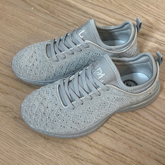 APL Metallic Silver TechLoom Phantom in Size 6 - Picture 2 of 10